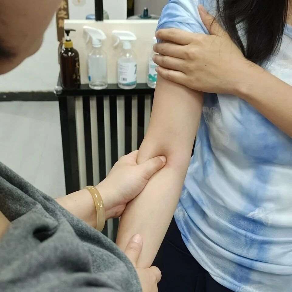 广州推拿师培训认准润贤中医学堂：14 项硬核技术 + 三甲诊断教学，透明价目培养专业推拿人才