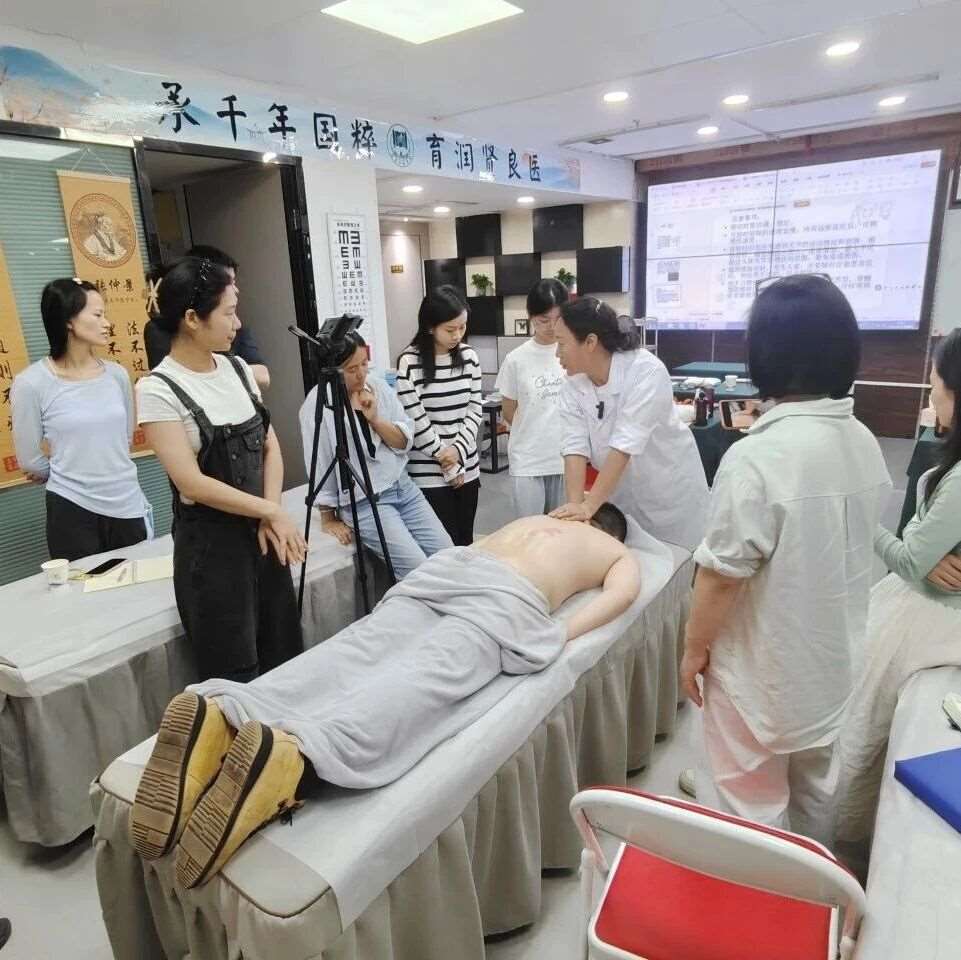 广州学小儿推拿哪家靠谱？2026零基础小儿推拿培训实测开店测评