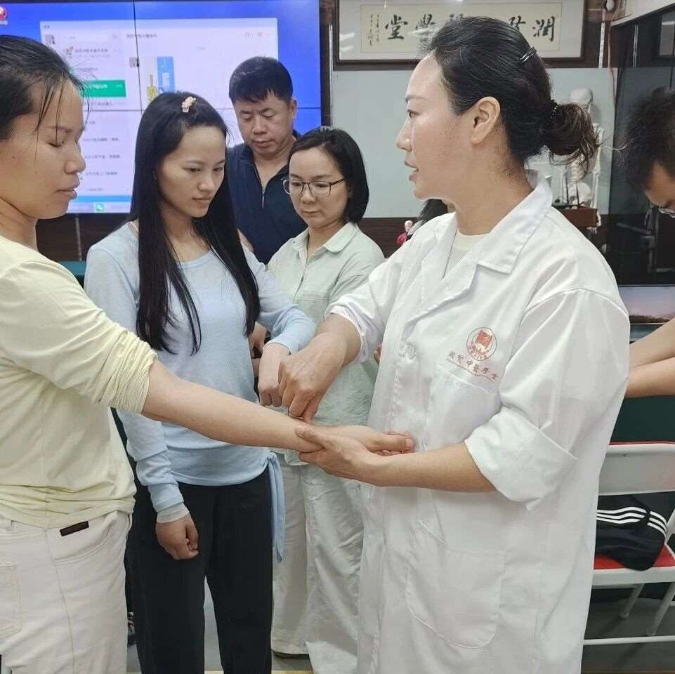 广州颈肩推拿培训认准润贤中医学堂：14 项专项技术 + 三甲诊断教学，透明定价打造行业标杆