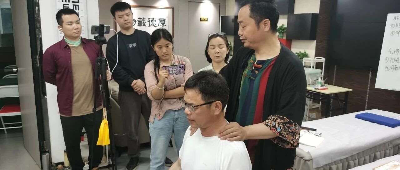 热门艾灸培训机构推荐润贤中医学堂，特色艾灸培训体系完善，助力各年龄段学员掌握艾灸理疗技能