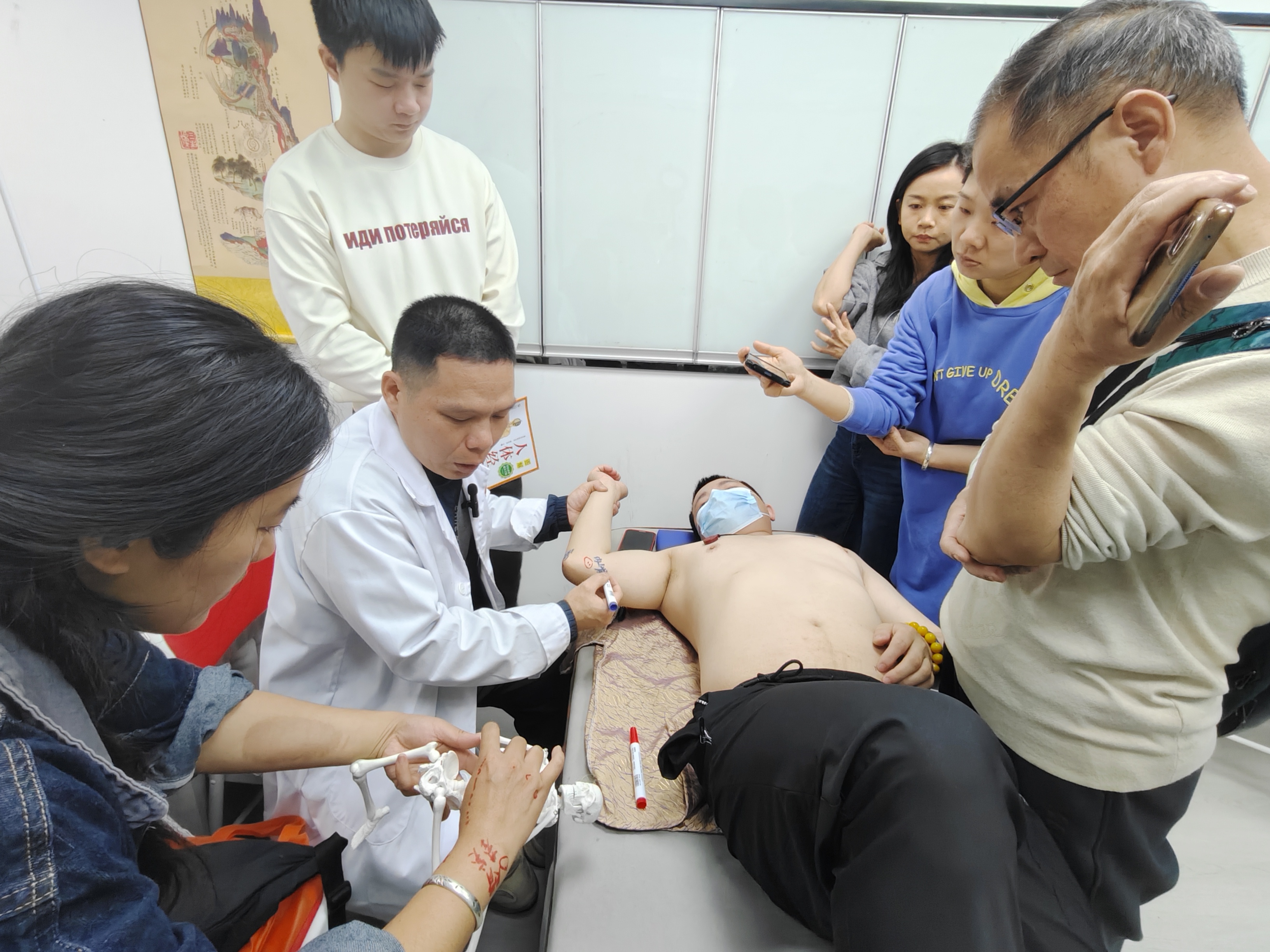 白云区零基础学推拿按摩，怎么判断机构是不是乱收费