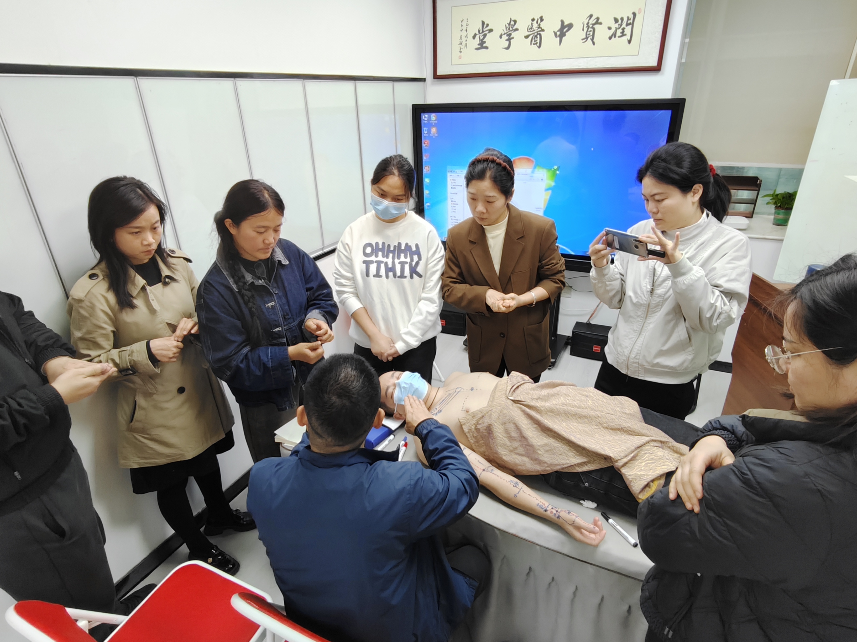 50 岁退休学中医推拿养生，能不能做点小副业？