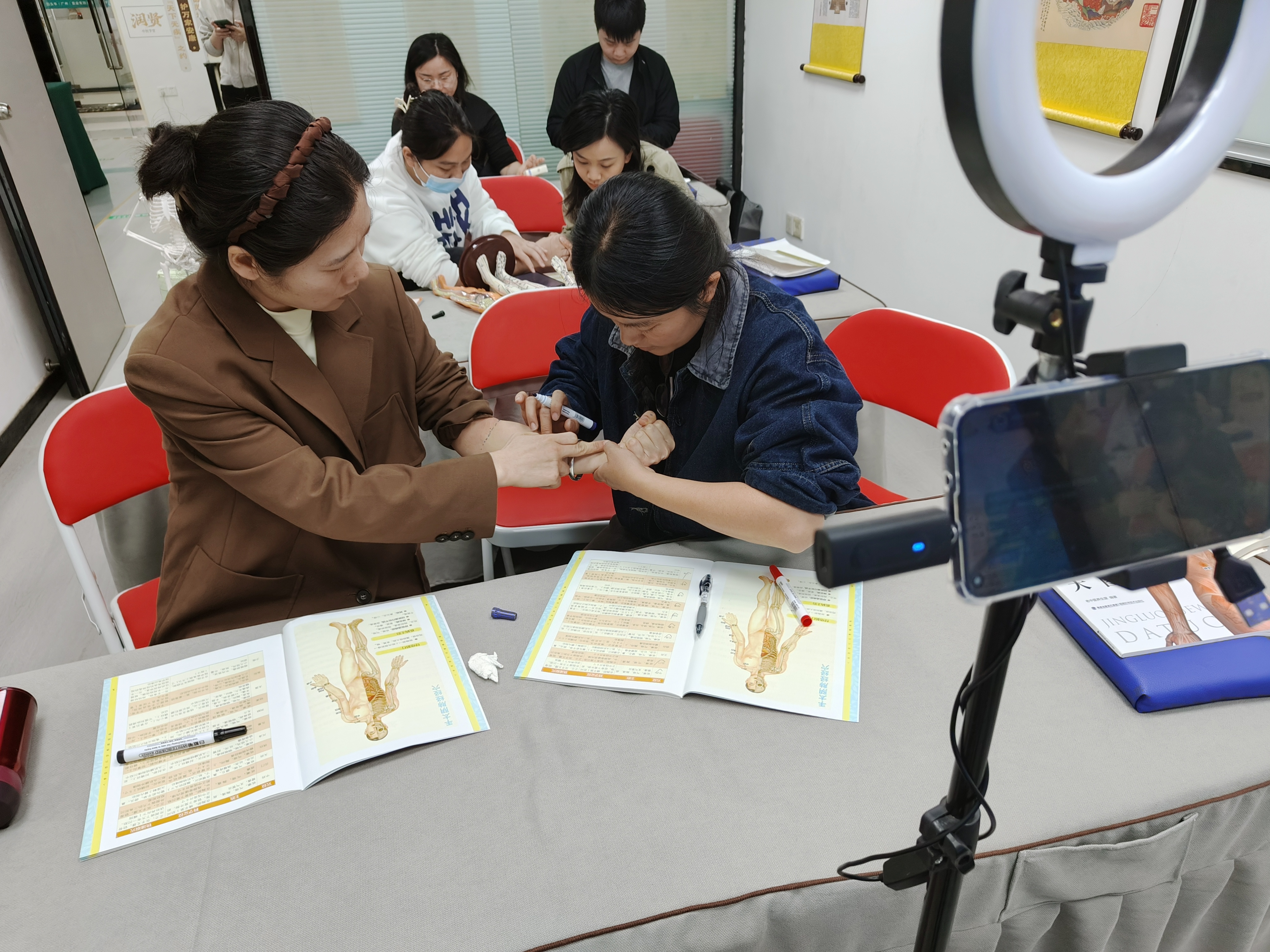 5 岁宝妈零基础学小儿推拿，顾家同时能接单吗