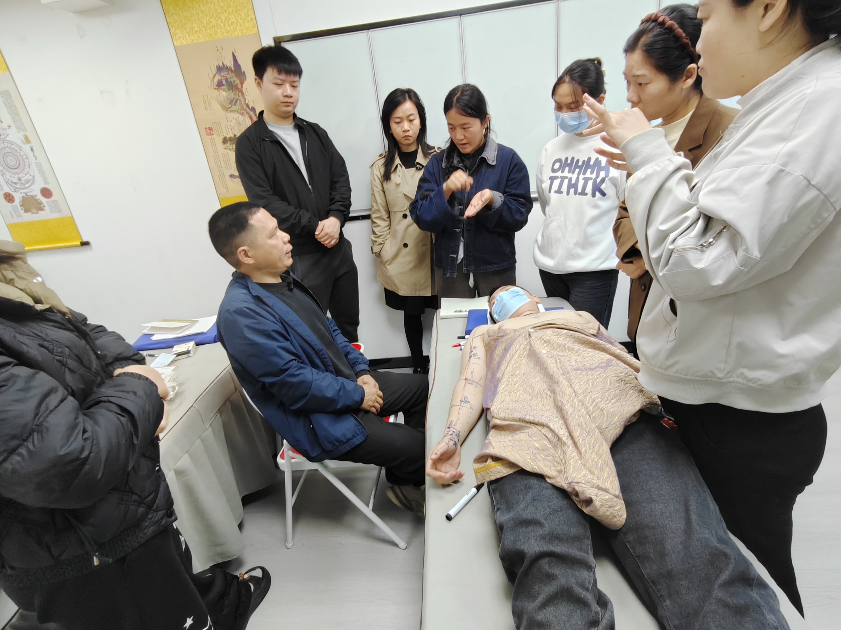 3 个月学中医全科，真能学完推拿针灸正骨这么多吗？