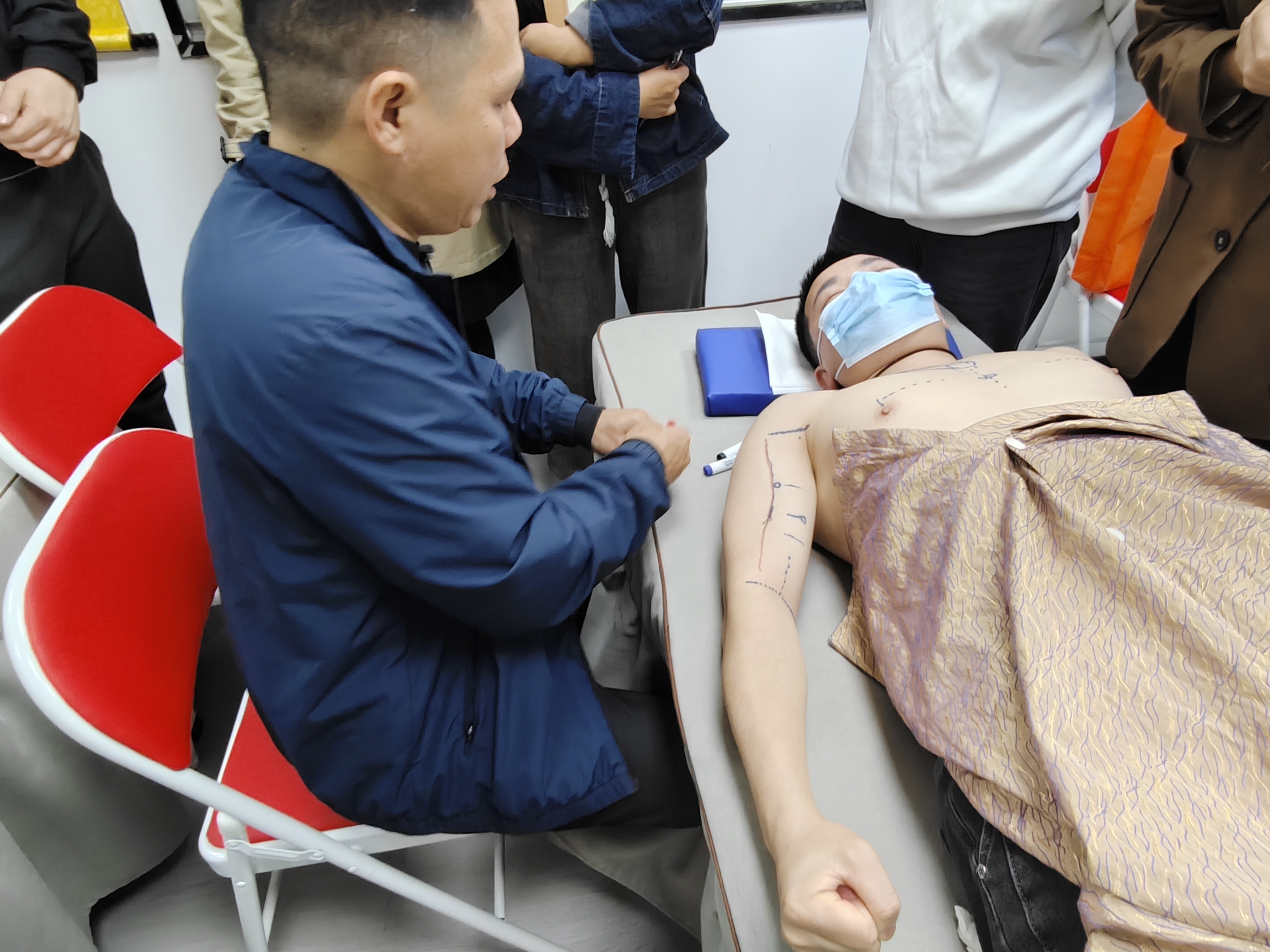 学了针灸正骨，能去养生馆上班吗？
